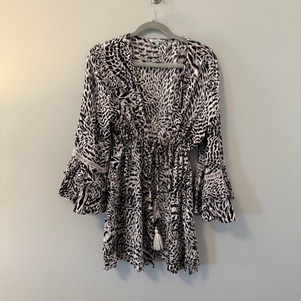 Blue Island Black and White Ruffled Bell Sleeve Adjustable Coverup size Large